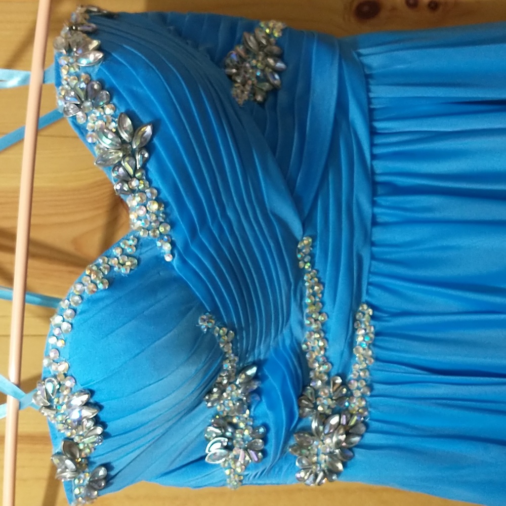 Prom dress - Picture 3 of 6